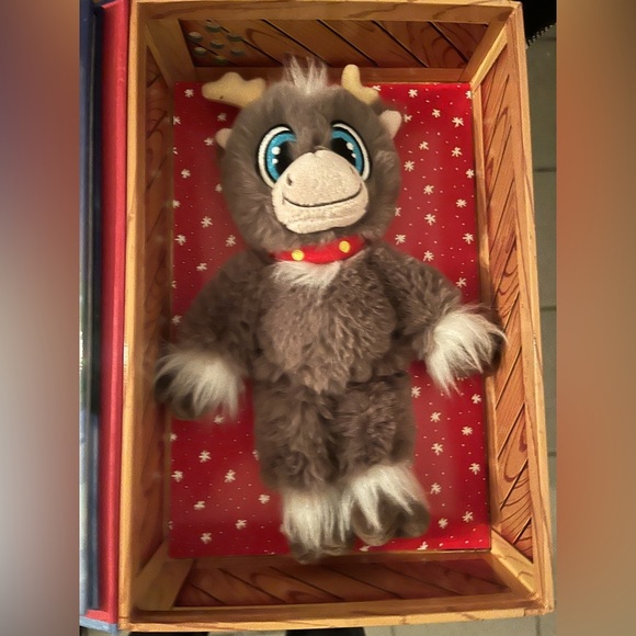 NWT  Reindeer in Here book hardcover & plush reindeer Christmas - Picture 8 of 9